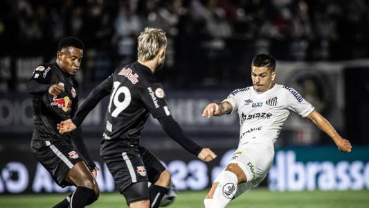 Santos e Bragantino duelam pelo Brasileirão