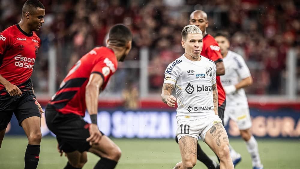 Santos é goleado pelo Athletico-PR e segue em situação complicada no Brasileiro