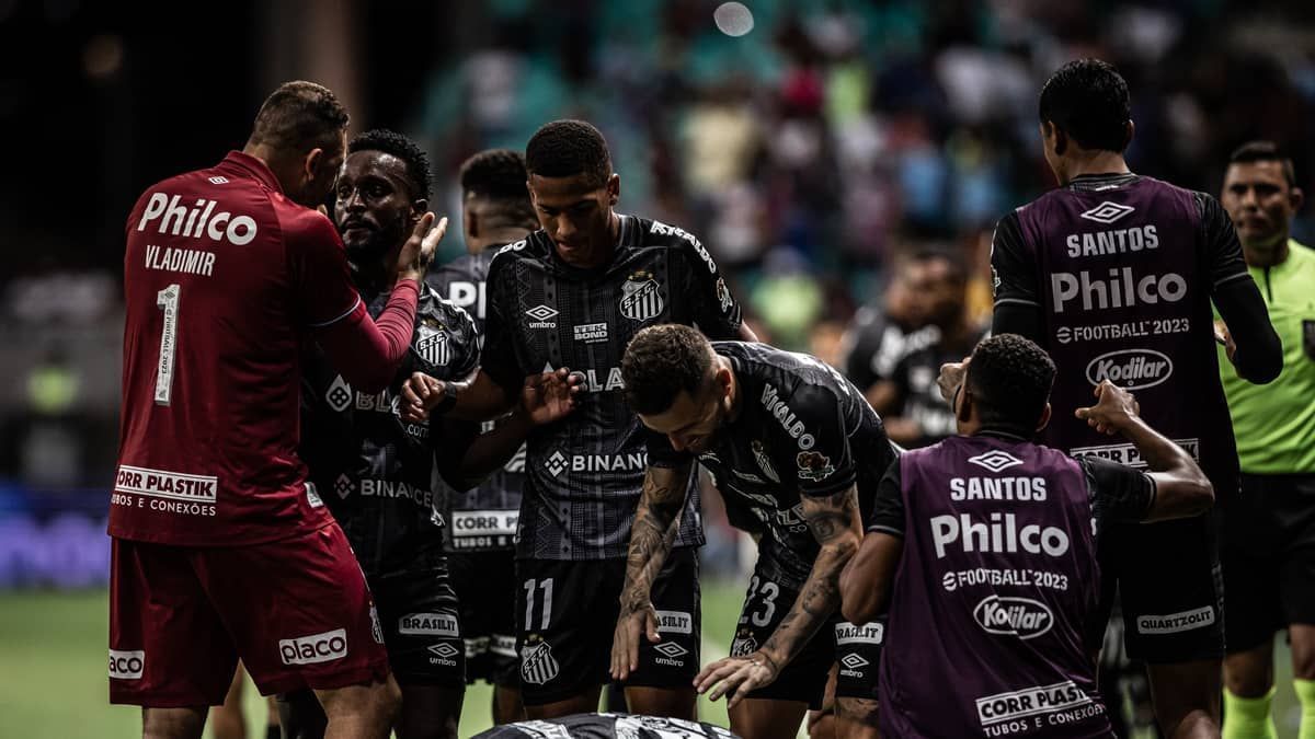 Santos e Internacional se encontram em disputa direta no Brasileirão