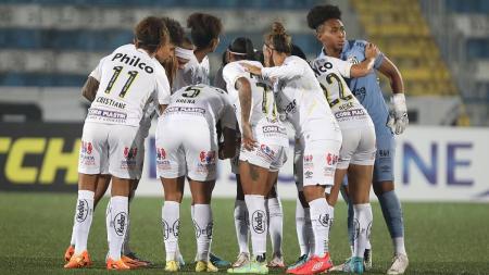 Santos vence o Flamengo no Brasileirão Feminino