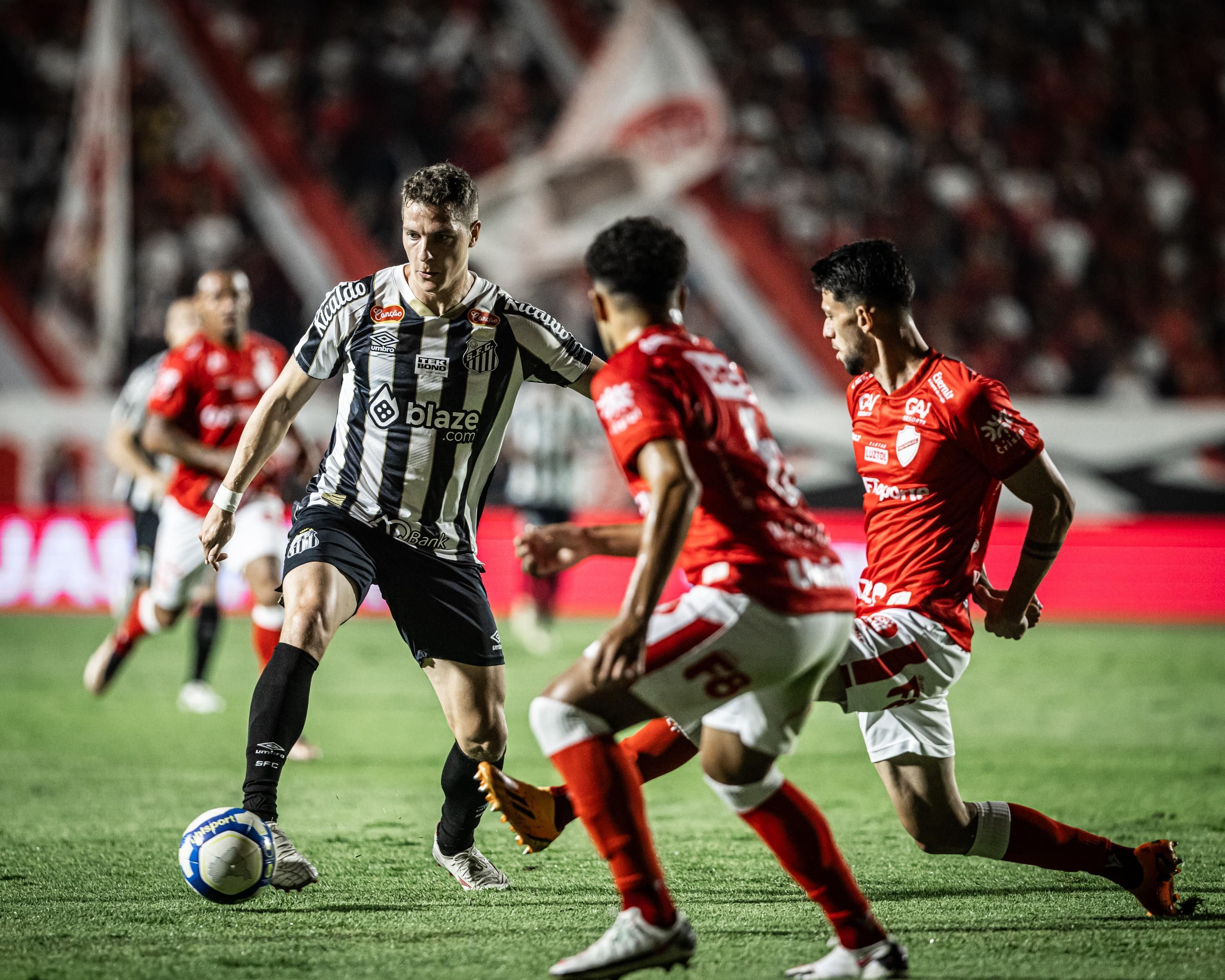 Santos empata com Vila Nova e mantém liderança da Série B do Brasileiro
