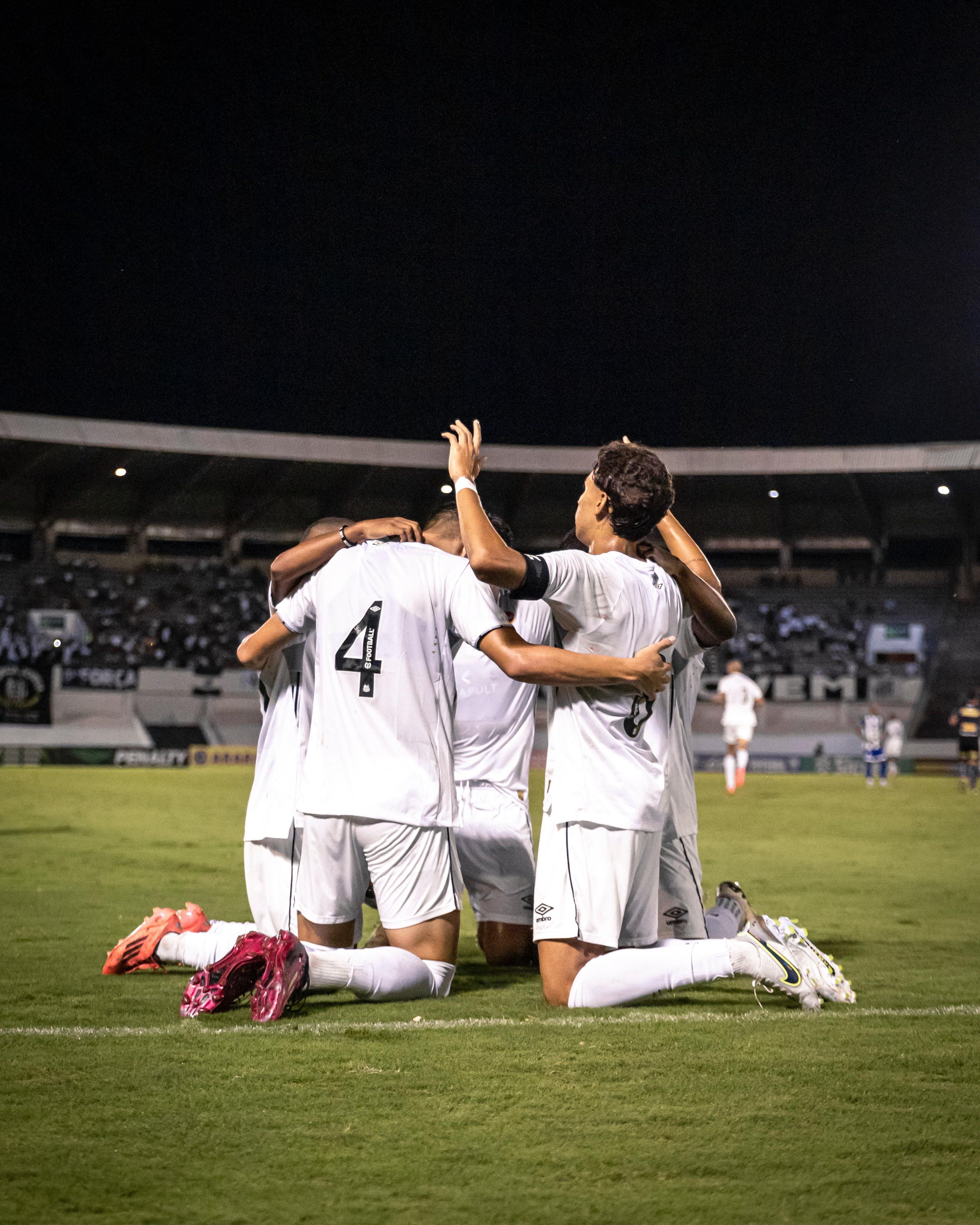 Filho de Robinho marca, Santos goleia clube alagoano e avança na Copinha