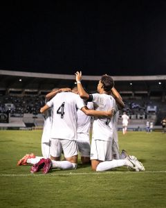 O placar foi a maior goleada da história do clássico alvinegro, igualando-se a outra vitória de 5 a 0 do Santos sobre o Botafogo ocorrida em 1963.