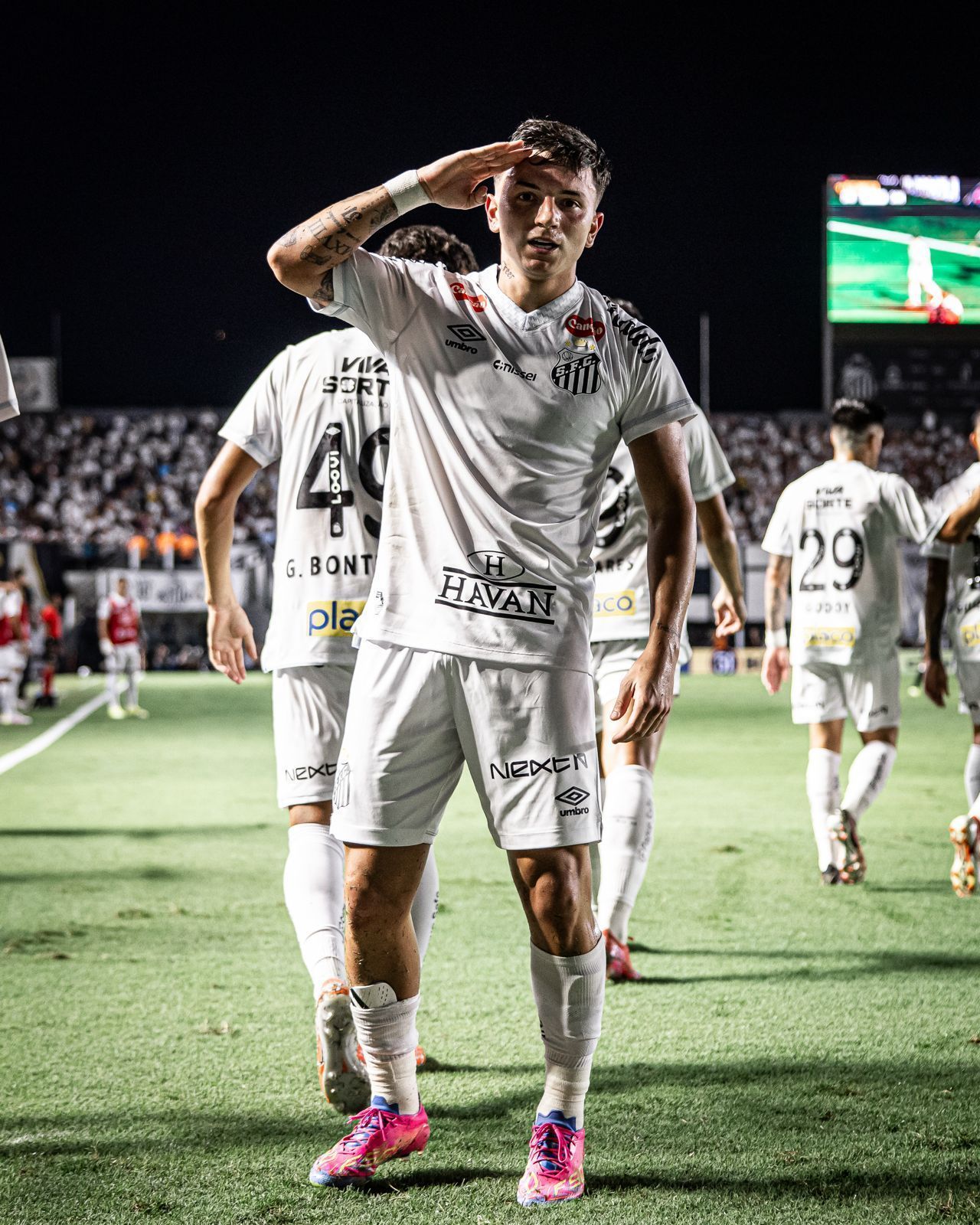 Santos perde Neymar, mas encerra marca negativa ao bater Atlético no Brasileiro