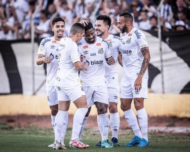 O placar foi a maior goleada da história do clássico alvinegro, igualando-se a outra vitória de 5 a 0 do Santos sobre o Botafogo ocorrida em 1963.