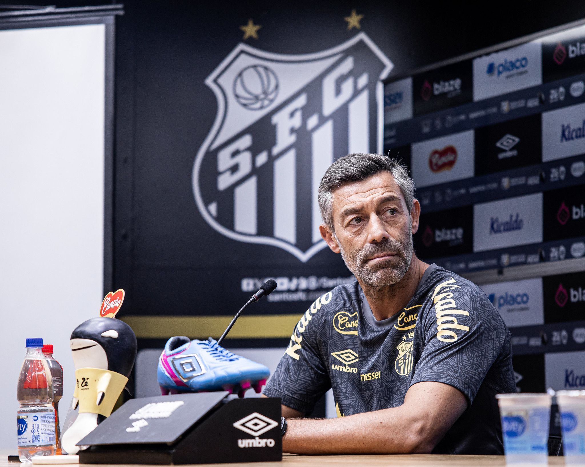 Caixinha 'confirma' Thaciano como reforço do Santos e rasga elogios a ex-Bahia