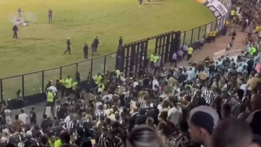 São Januário ficou 'inflamado' após derrota por 4 a 3 para o Grêmio no Rio