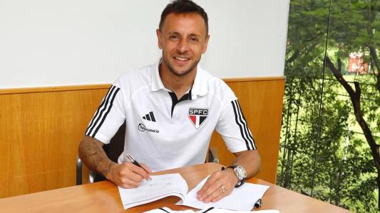 São Paulo anuncia renovação de Rafinha para 2024