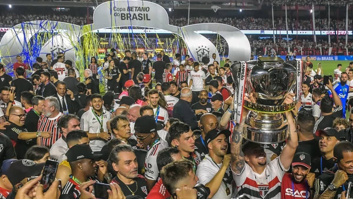 São Paulo ergue mais uma taça de expressão no Morumbi com título sobre Flamengo