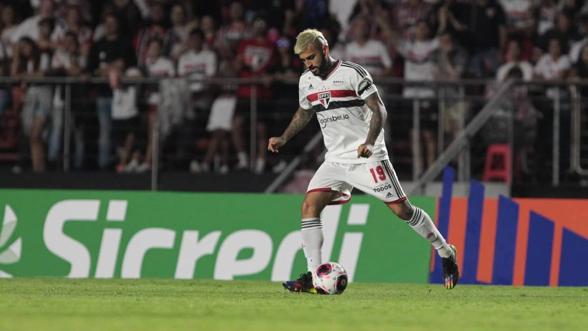 São Paulo e Coritiba encaminham saída de Liziero