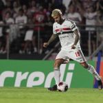 São Paulo e Coritiba encaminham saída de Liziero