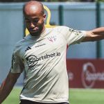 São Paulo faz ajustes com vídeo de análise do Flamengo em treino