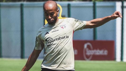 São Paulo faz ajustes com vídeo de análise do Flamengo em treino