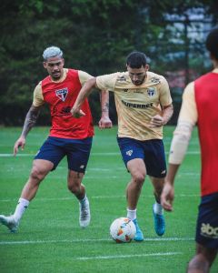 Luciano e Calleri, do São Paulo, em treino pré-jogo com o Botafogo