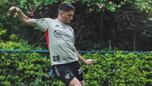 São Paulo ganha reforços da Seleção e treina de olho no Fluminense