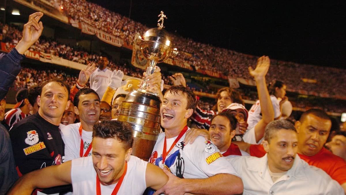 São Paulo tenta erguer mais uma taça de expressão diante da torcida no Morumbi