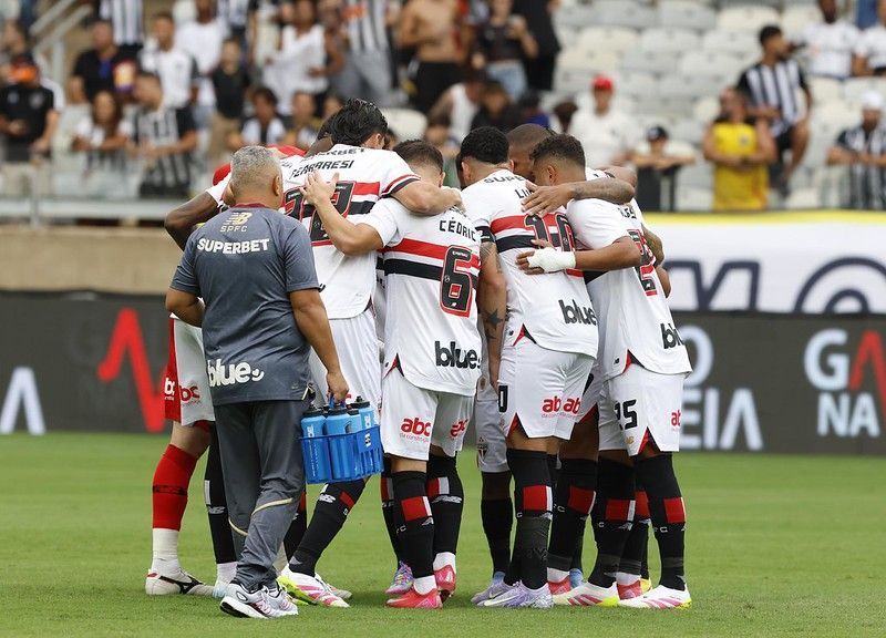 São Paulo perde técnico e titular para jogo com o Cruzeiro pelo Brasileirão