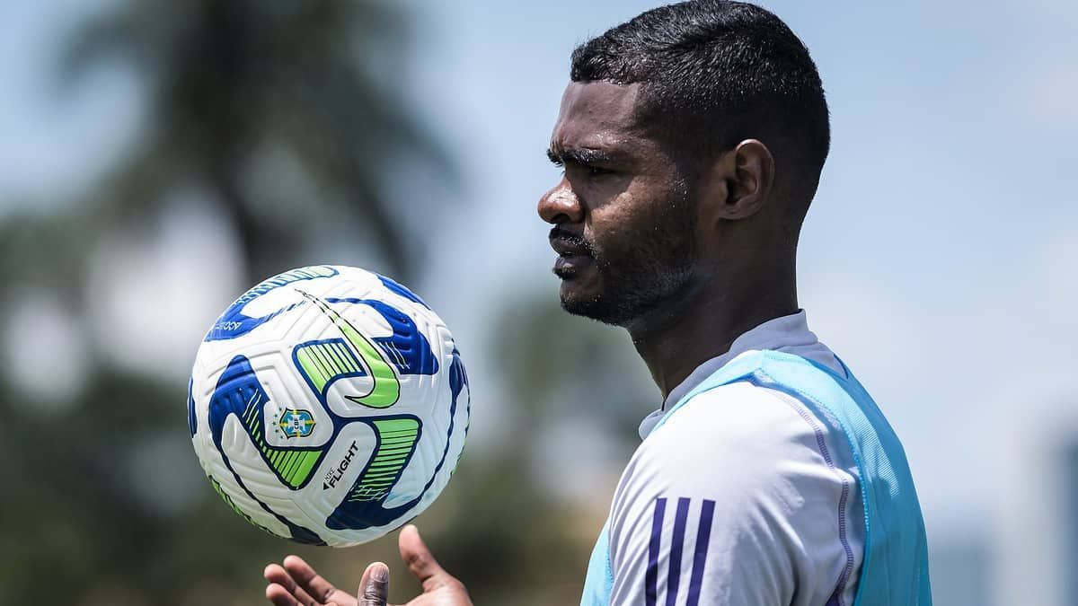 São Paulo prepara retorno de Nikão, em baixa no Cruzeiro
