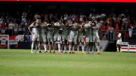 São Paulo respeita pedido de Dorival e não vende joias na janela