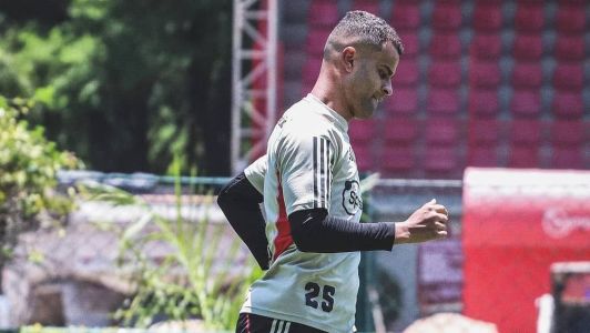 São Paulo se prepara para clássico contra Santos com Pato e James lesionados