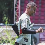 São Paulo se prepara para clássico contra Santos com Pato e James lesionados