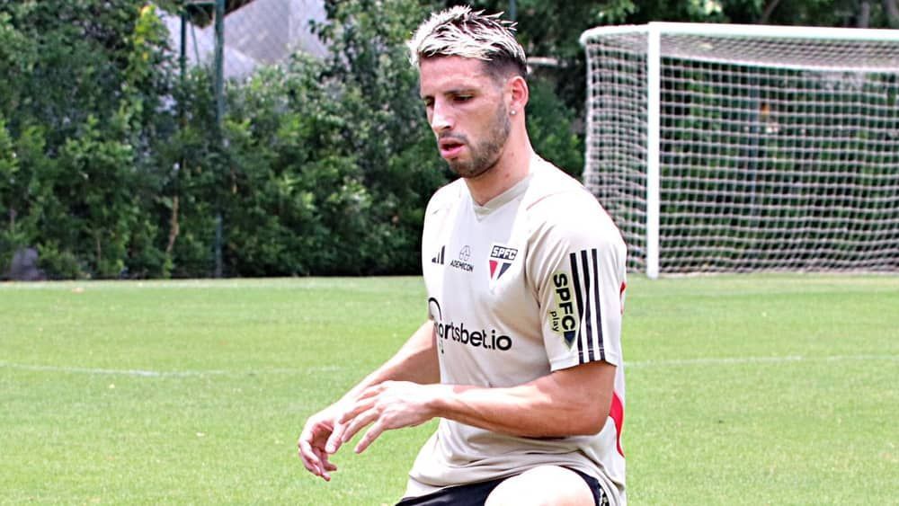 São Paulo treina com três reforços importantes em campo