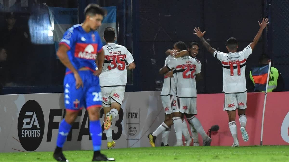 Erison marca duas vezes, e São Paulo estreia com vitória na Sul-Americana