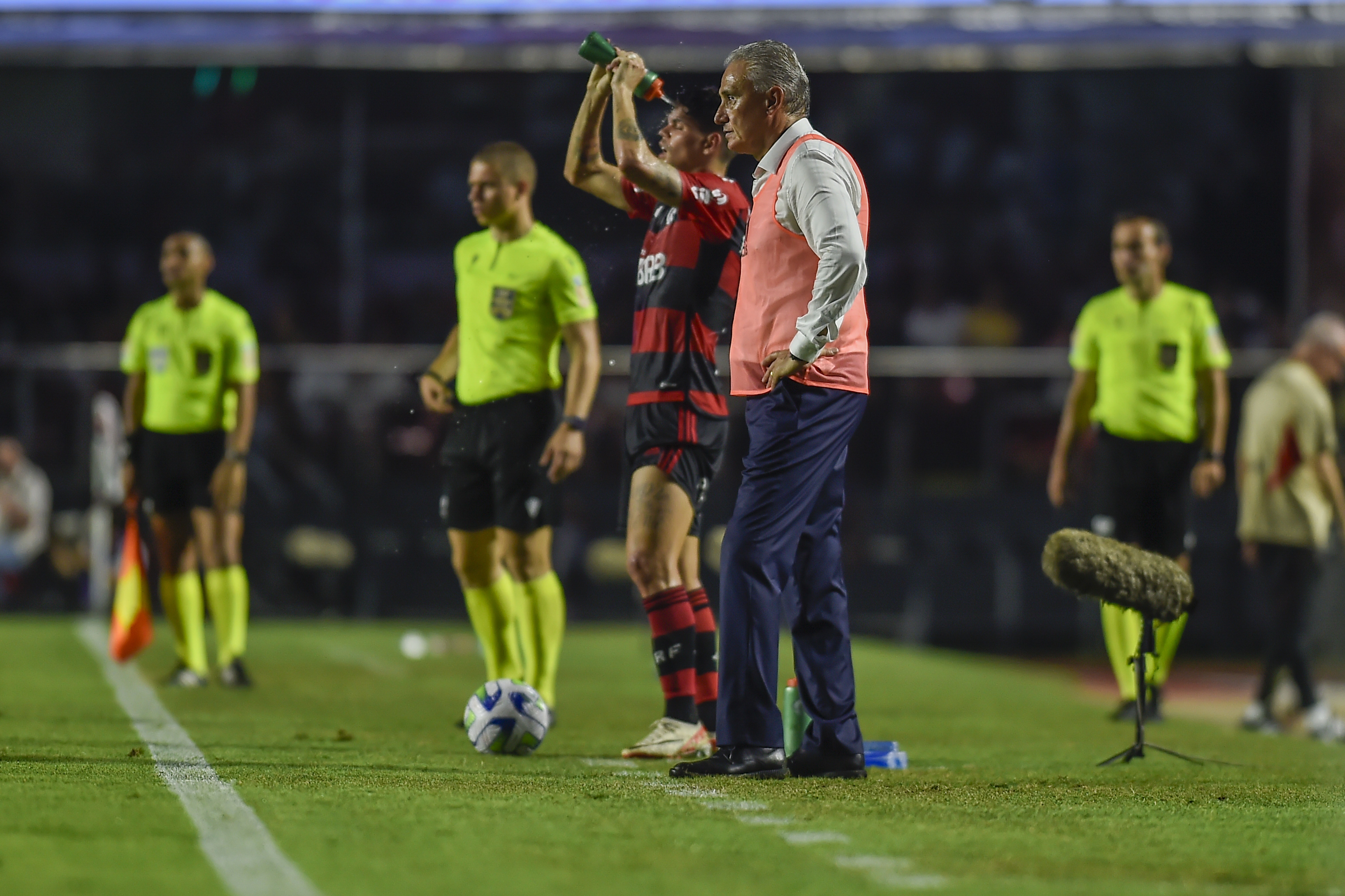 Quatro vices, três técnicos e nenhum título: Flamengo encerra ano frustrante
