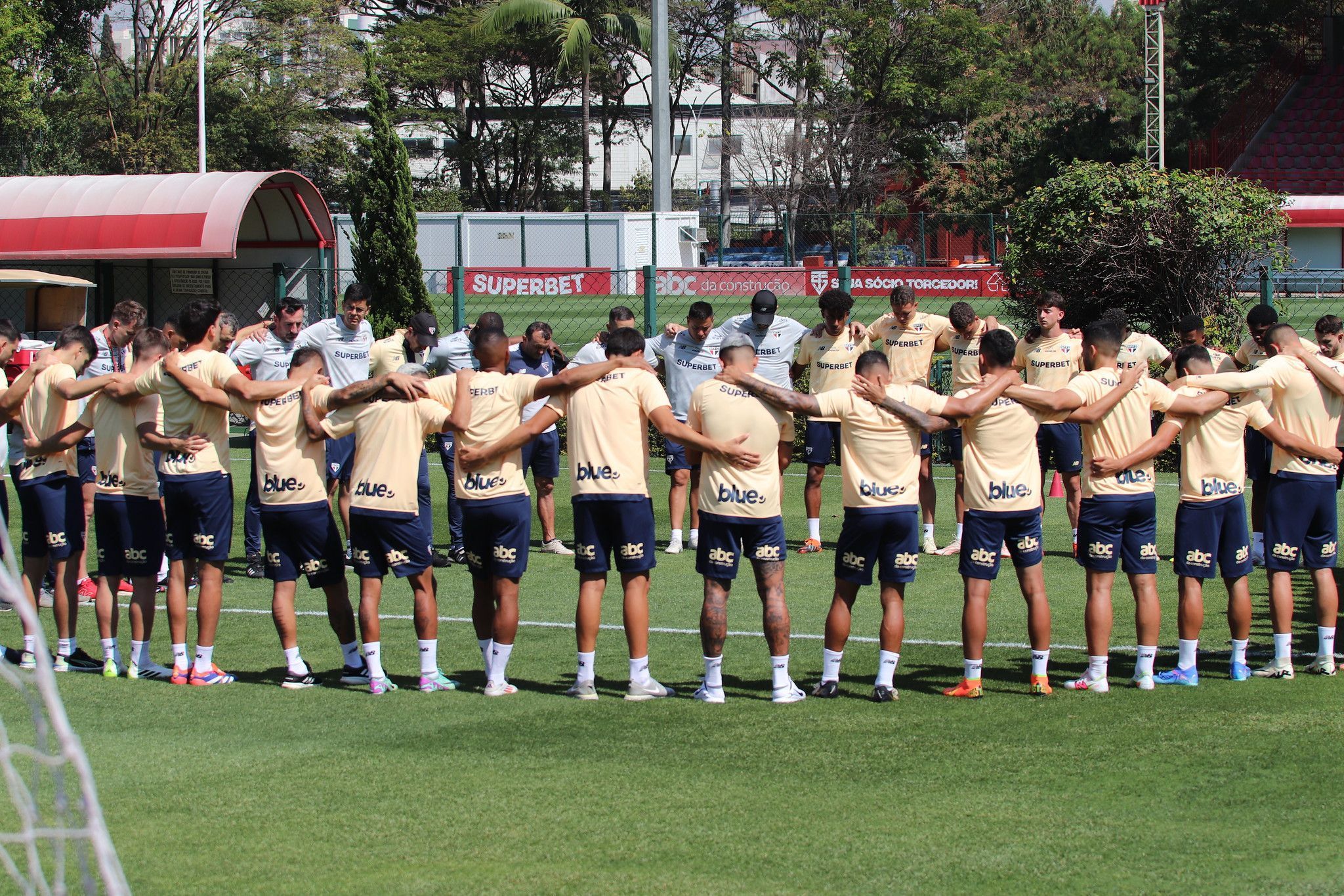 Em reencontro com Carpini, São Paulo encara Vitória com G4 do Brasileiro na mira