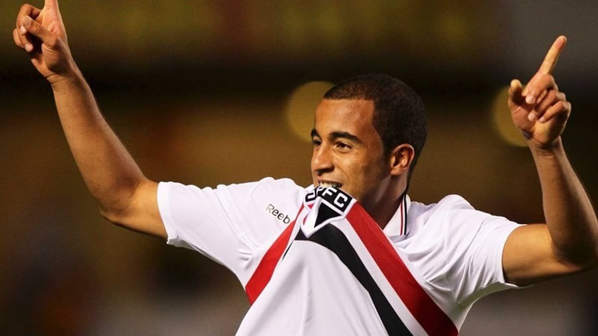 São Paulo fecha acordo e contrata Lucas Moura