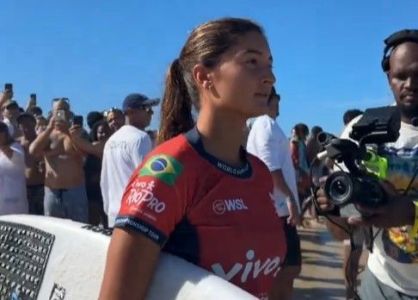 Luana Silva antes da final da etapa de Saquarema do circuito mundial de surfe em 2025