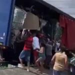 Vídeo: populares saqueiam carga de Heineken em caminhão no Rio de Janeiro