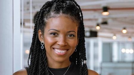 Sara dedicou-se à pesquisa acadêmica em sua graduação, viajando para países como Portugal e Canadá, com o apoio financeiro de muitos
