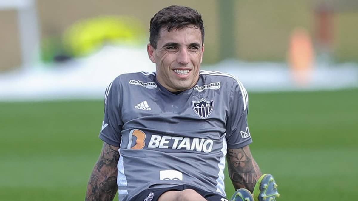 Expulso em primeiro jogo com Felipão, Saravia deve ter nova chance no Atlético