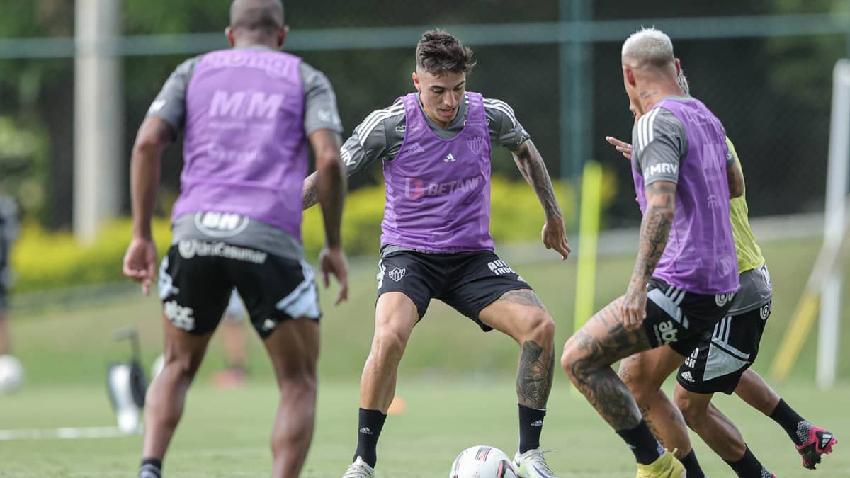Saravia relembra trabalho nas férias antes de chegar ao Atlético