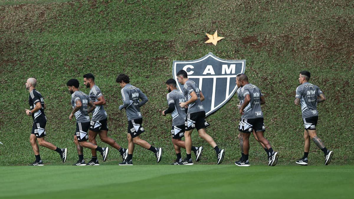 Atlético pode ter 'trinca de gringos' estreando em clássicos contra Cruzeiro