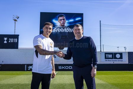 Renzo Saravia, que deixou o Atlético, foi contratado pelo Valencia, da Espanha