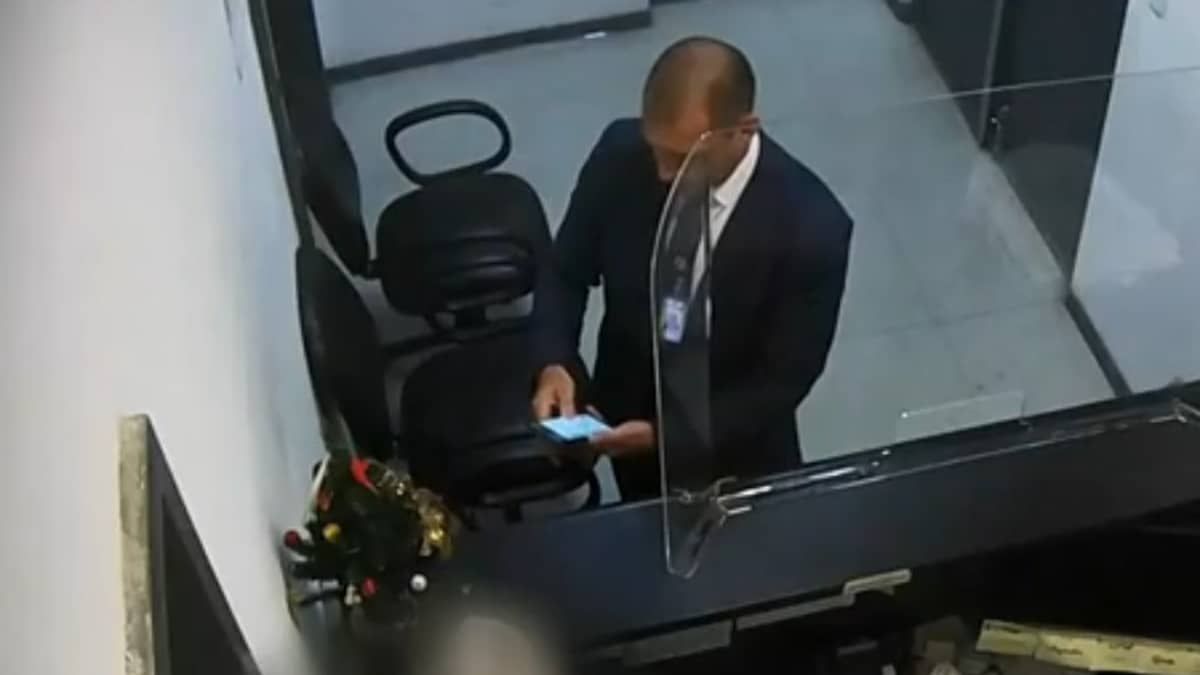 Em depoimento à PF, sargento diz que ordem para retirar joias partiu de assessor de Bolsonaro