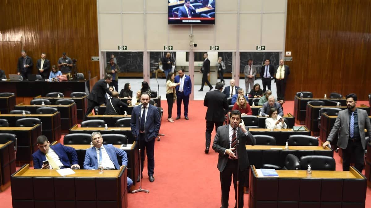ALMG: após obstrução, votação da 'prévia' do RRF é adiada e Zema vê prazo se aproximar
