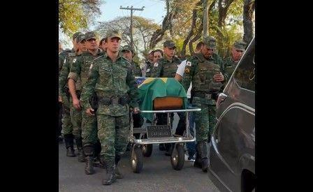 Os corpos dos dois foram encontrados dentro de uma quitinete no bairro Carlos Prates, região Noroeste da capital, na tarde dessa segunda-feira. O policial matou a companheiro e depois se matou.