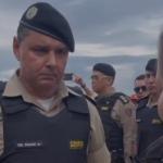 Vídeo da PM que mostra viúva se despedindo de sargento causa comoção: ‘De cortar o coração’