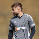 Atlético oficializa venda de Sasha e agradece atacante nas redes