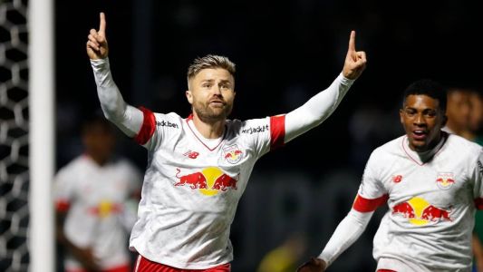 Sasha, do Red BUll Bragantino, no Nabi Abi Chedid;