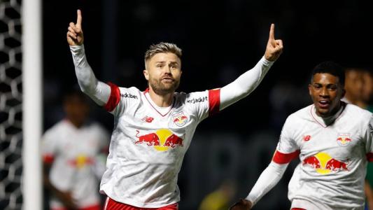 Sasha, do Red BUll Bragantino, no Nabi Abi Chedid;