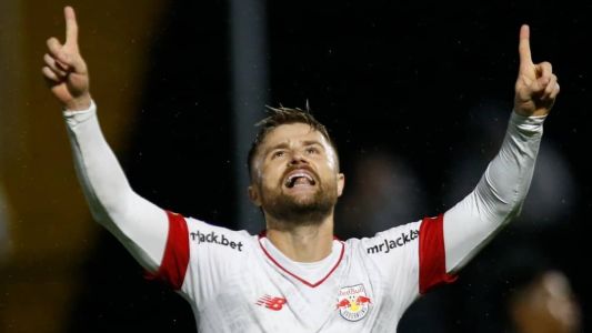 Sasha marcou um gol e deu duas assistências