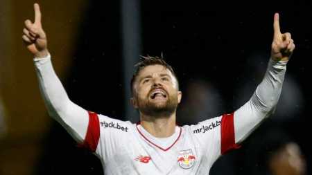 Sasha marcou um gol e deu duas assistências