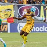 Quem é o atacante ex-Cruzeiro que assumiu artilharia isolada de todas as divisões do Brasileiro