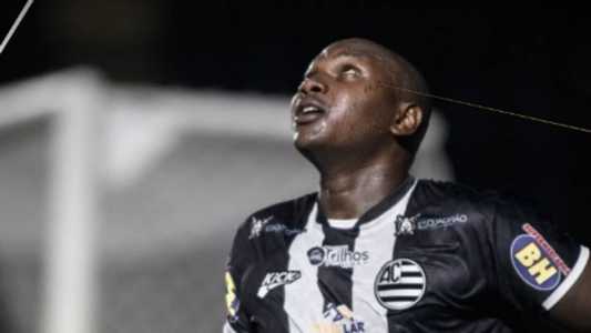 Sassá marcou os dois gols da vitória do Athletic sobre o Vasco