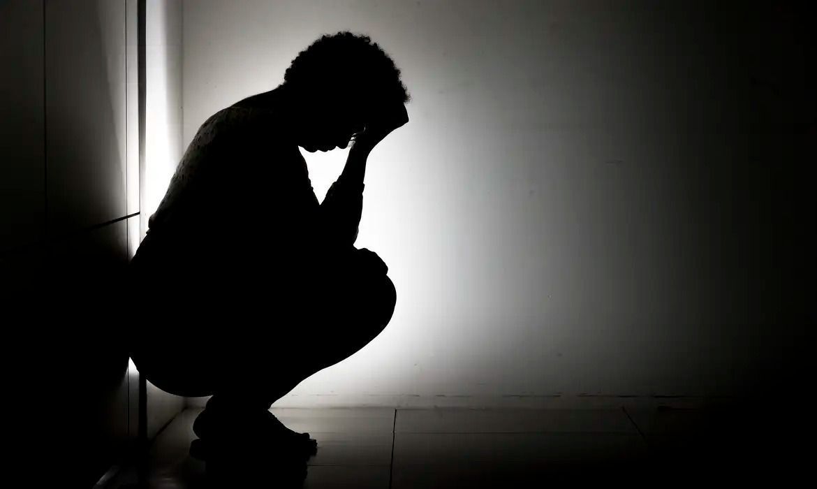 Brasileiros gastam mais com saúde mental e sentem peso no bolso