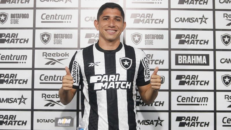Savarino revela 'convite' a jogador do Atlético para atuar no Botafogo